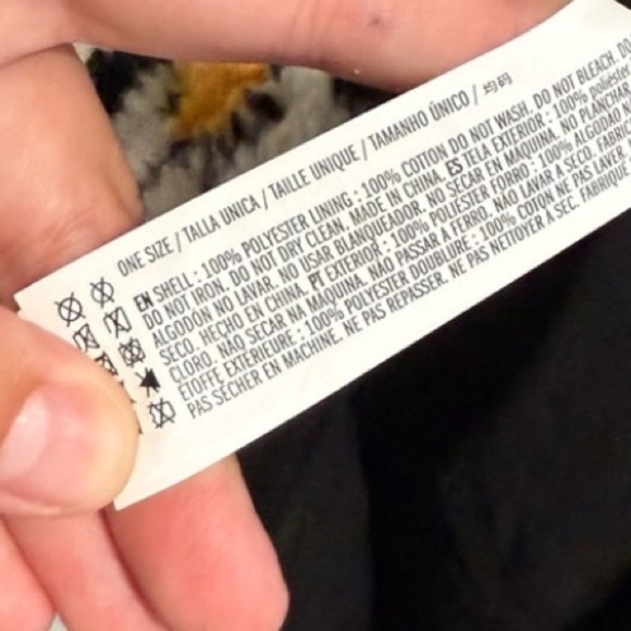 Forever 21 Daisy Sherpa Floral Black Bucket Hat - Picture 6 of 6